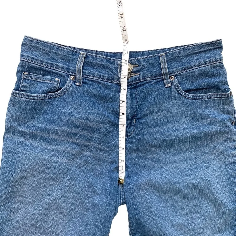 Levi's Signature Medium Wash Blue Jean Shorts Size 30